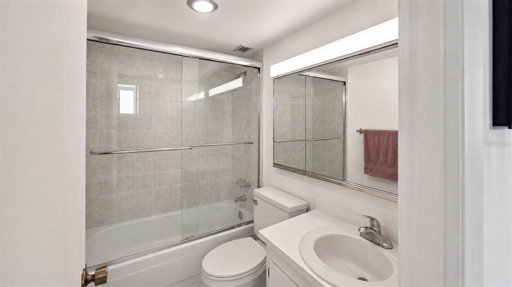 For Sale: $299,999 (2 beds, 2 baths, 1304 Square Feet)