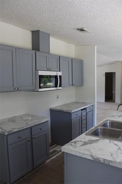 En Venta: $97,500 (3 camas, 2 baños, 1352 Pies cuadrados)