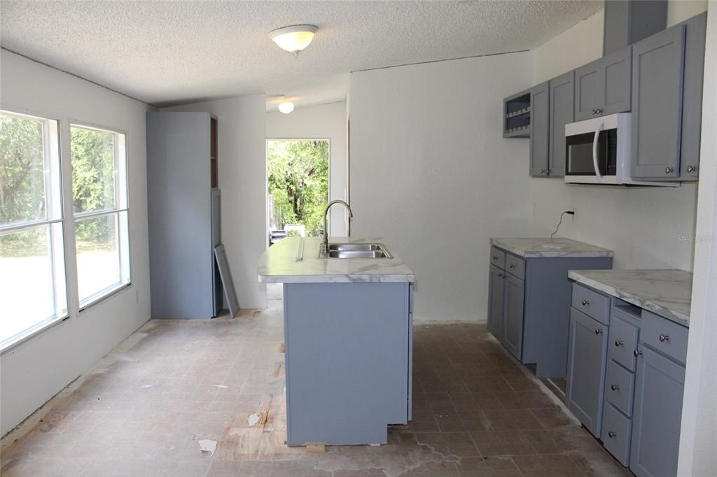 En Venta: $97,500 (3 camas, 2 baños, 1352 Pies cuadrados)