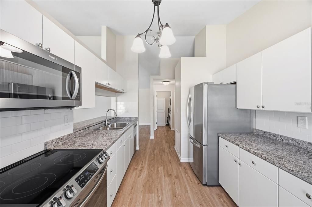 For Sale: $295,000 (2 beds, 2 baths, 1547 Square Feet)