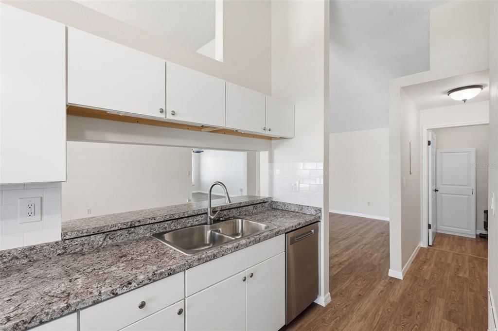 For Sale: $295,000 (2 beds, 2 baths, 1547 Square Feet)