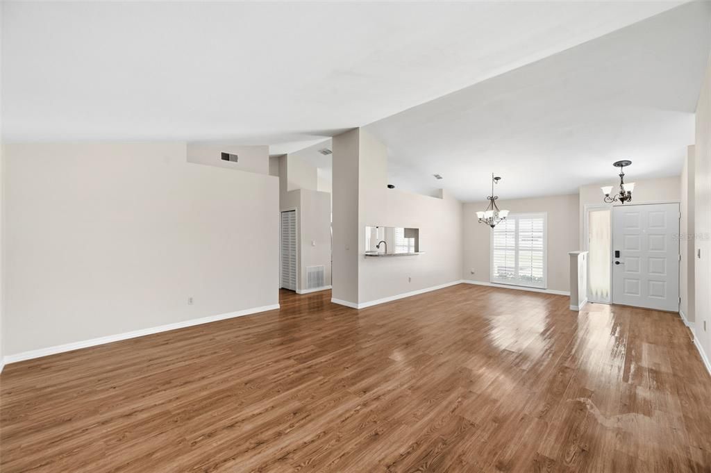 For Sale: $295,000 (2 beds, 2 baths, 1547 Square Feet)