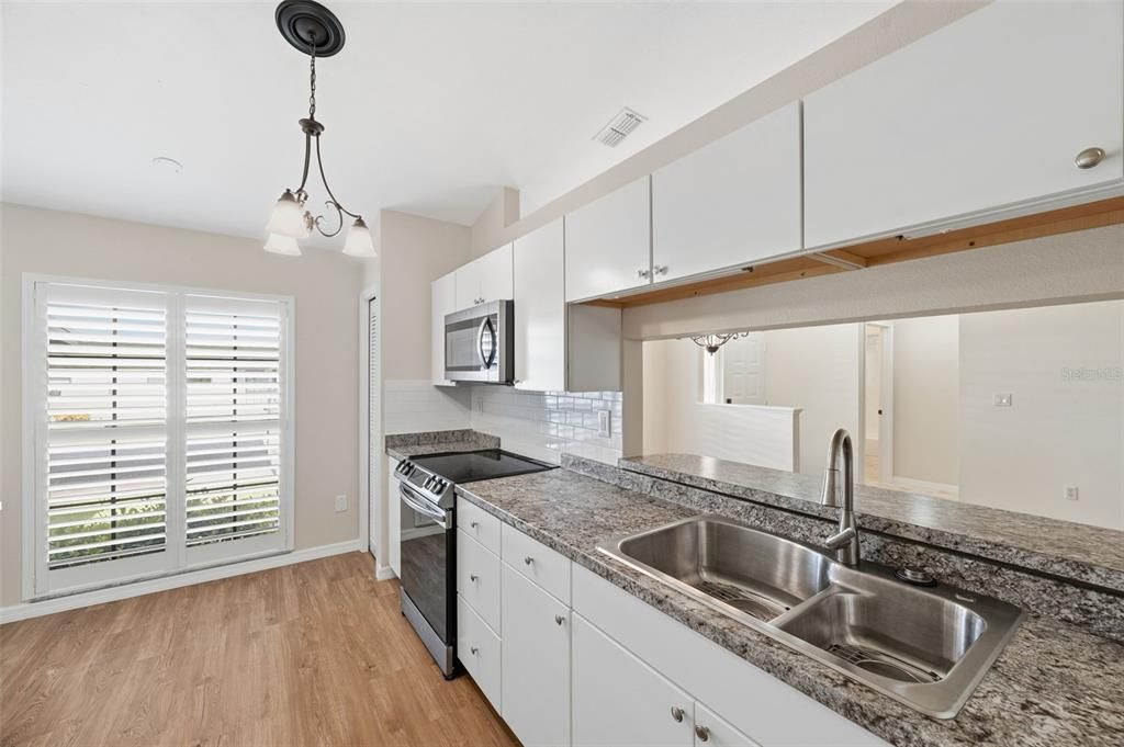 For Sale: $295,000 (2 beds, 2 baths, 1547 Square Feet)