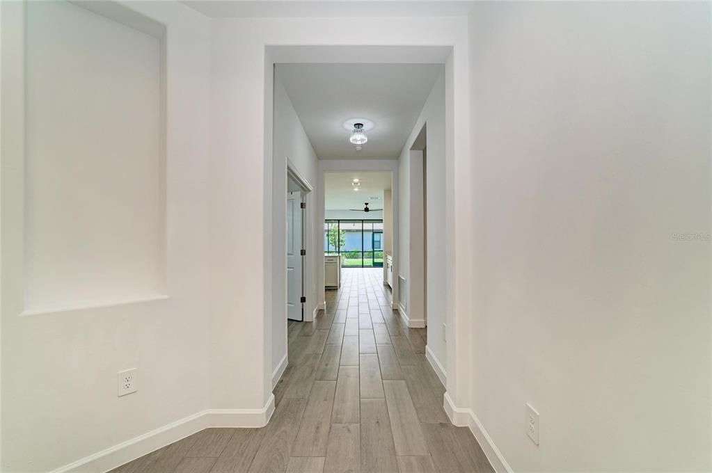 En Venta: $640,000 (3 camas, 3 baños, 2202 Pies cuadrados)