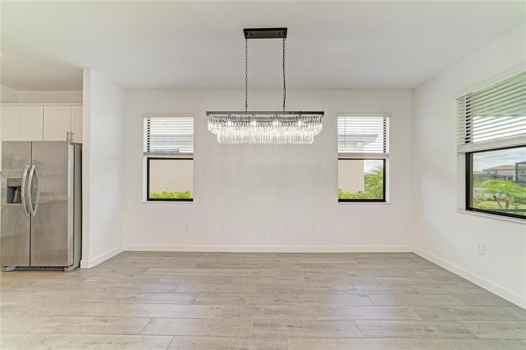 En Venta: $640,000 (3 camas, 3 baños, 2202 Pies cuadrados)