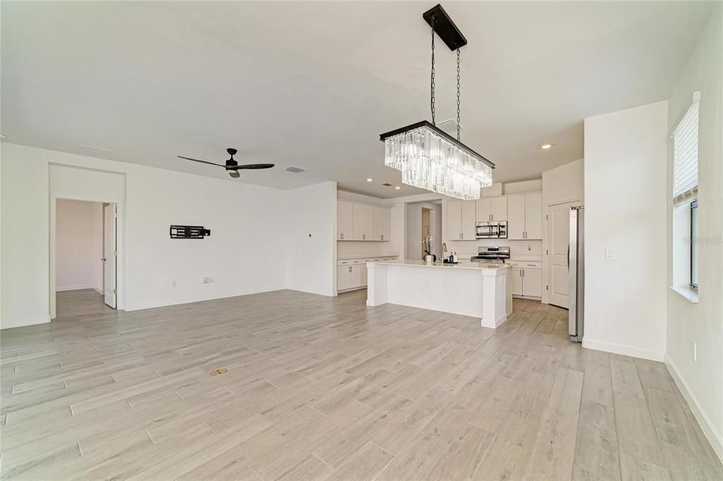 En Venta: $640,000 (3 camas, 3 baños, 2202 Pies cuadrados)