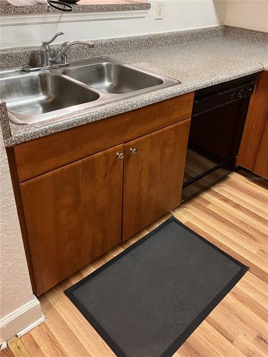 For Sale: $160,000 (1 beds, 1 baths, 744 Square Feet)
