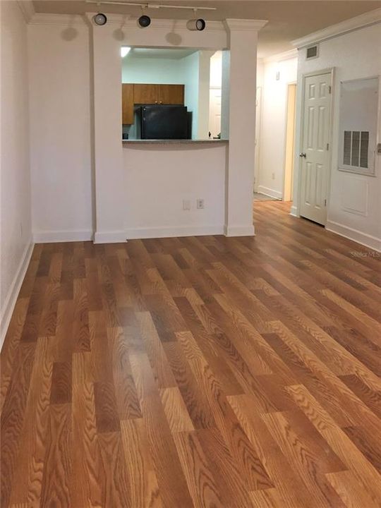 For Sale: $160,000 (1 beds, 1 baths, 744 Square Feet)