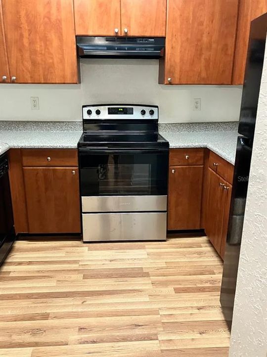 For Sale: $160,000 (1 beds, 1 baths, 744 Square Feet)