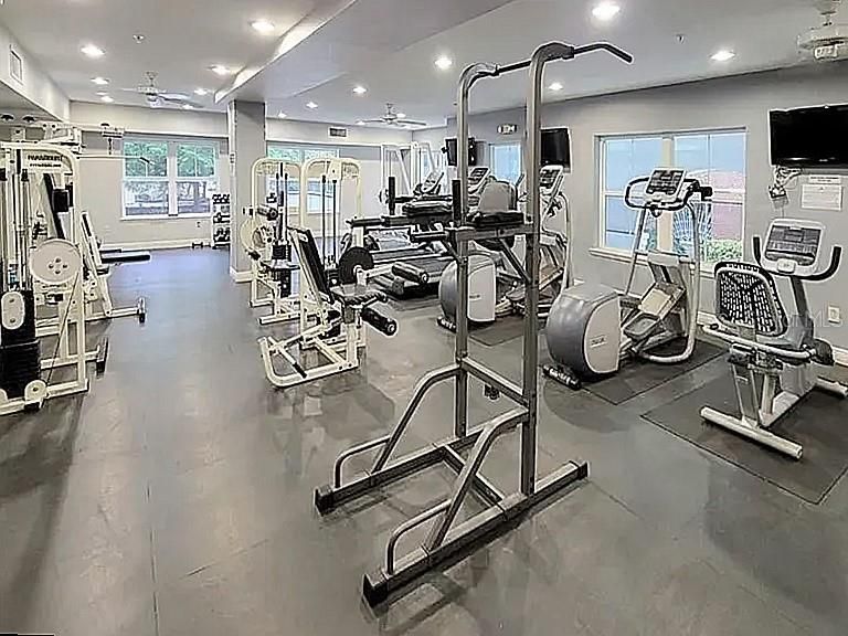 For Sale: $160,000 (1 beds, 1 baths, 744 Square Feet)