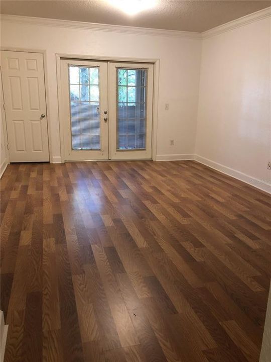 For Sale: $160,000 (1 beds, 1 baths, 744 Square Feet)