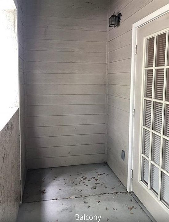 For Sale: $160,000 (1 beds, 1 baths, 744 Square Feet)