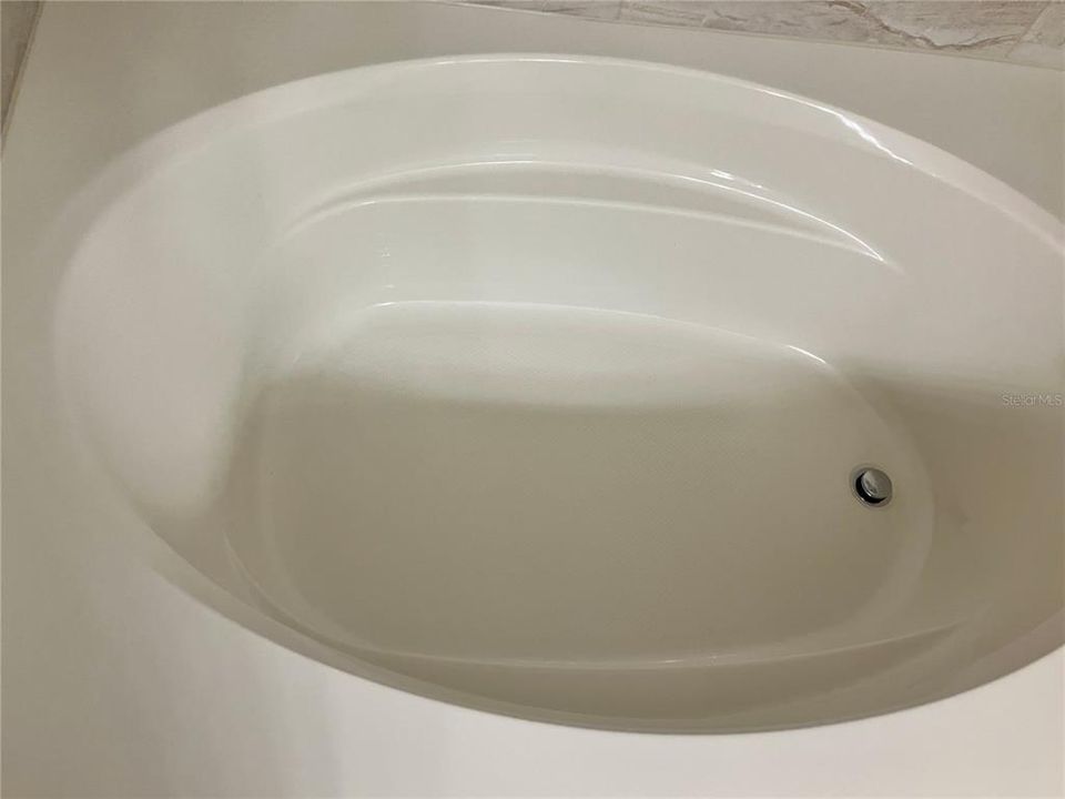 For Sale: $160,000 (1 beds, 1 baths, 744 Square Feet)