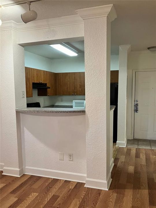 For Sale: $160,000 (1 beds, 1 baths, 744 Square Feet)