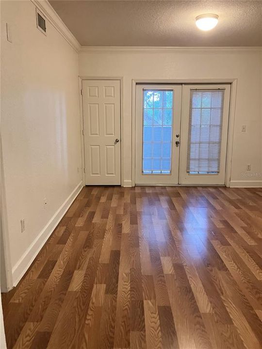 For Sale: $160,000 (1 beds, 1 baths, 744 Square Feet)