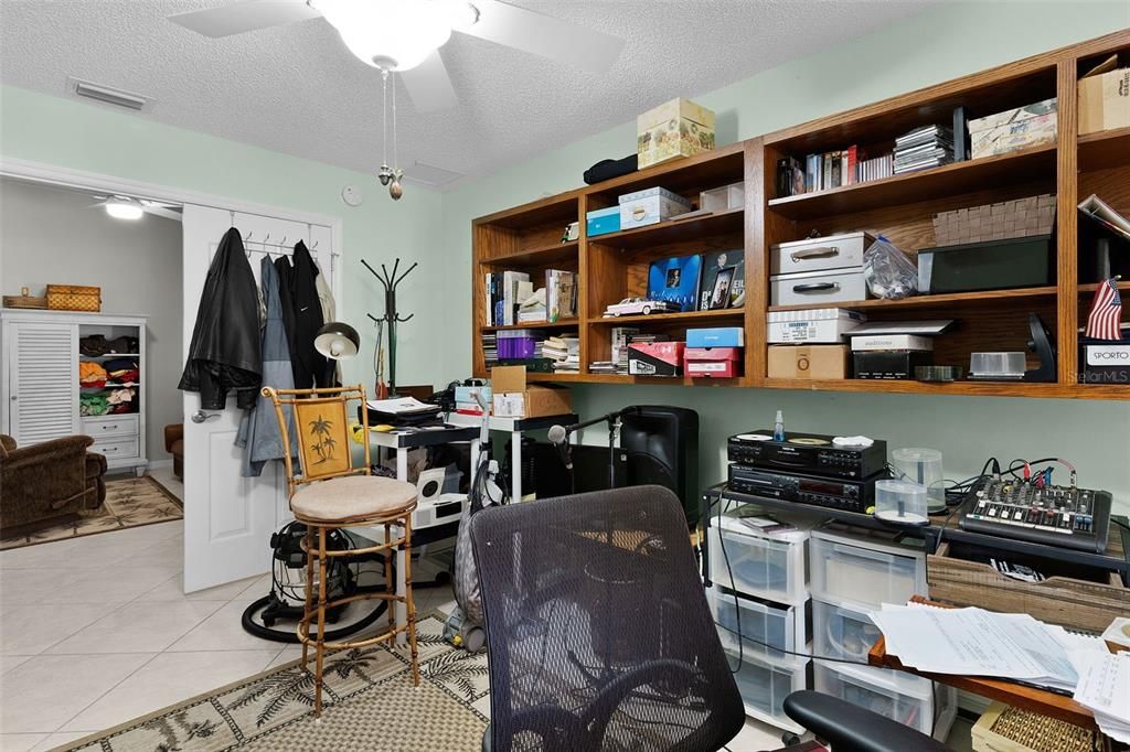На продажу: $550,000 (3 спален, 2 ванн, 1906 Квадратных фут)