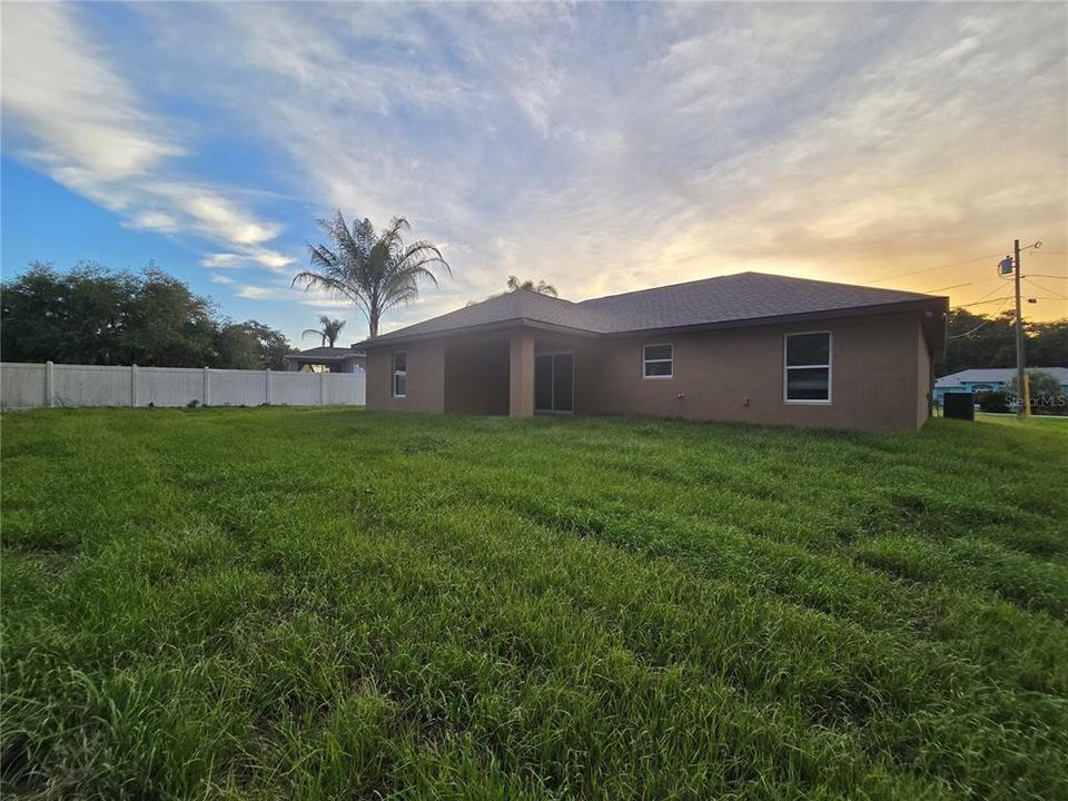 En Venta: $290,000 (4 camas, 2 baños, 1627 Pies cuadrados)