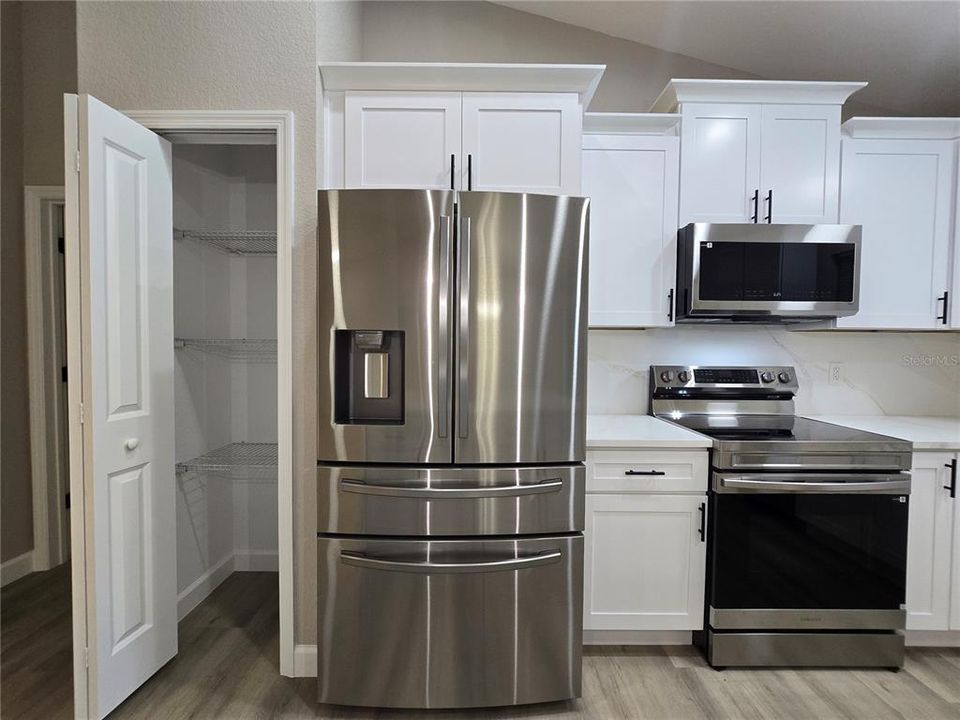 En Venta: $290,000 (4 camas, 2 baños, 1627 Pies cuadrados)