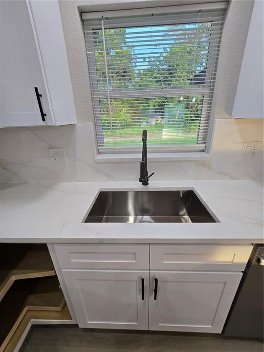 En Venta: $290,000 (4 camas, 2 baños, 1627 Pies cuadrados)