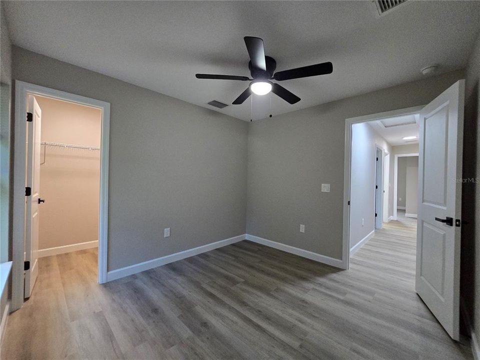 En Venta: $290,000 (4 camas, 2 baños, 1627 Pies cuadrados)