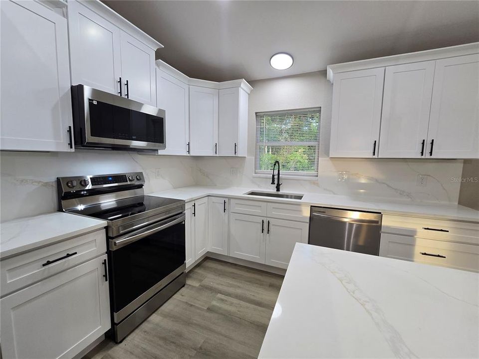 En Venta: $290,000 (4 camas, 2 baños, 1627 Pies cuadrados)