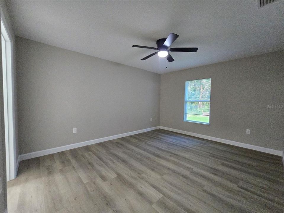 En Venta: $290,000 (4 camas, 2 baños, 1627 Pies cuadrados)