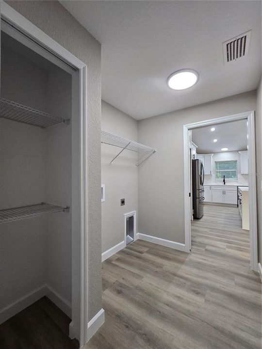 En Venta: $290,000 (4 camas, 2 baños, 1627 Pies cuadrados)