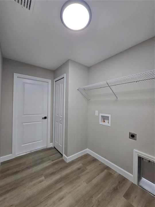 En Venta: $290,000 (4 camas, 2 baños, 1627 Pies cuadrados)