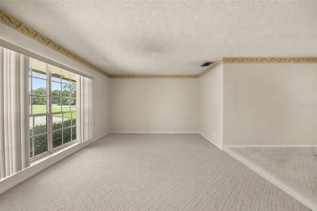 For Sale: $550,000 (4 beds, 2 baths, 1872 Square Feet)