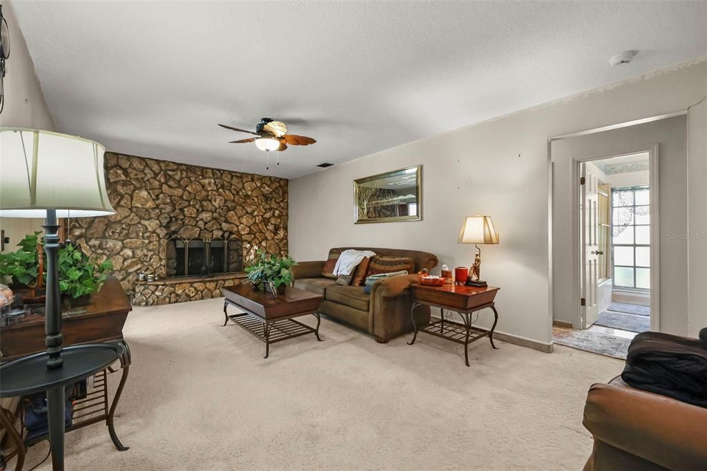 For Sale: $550,000 (4 beds, 2 baths, 1872 Square Feet)