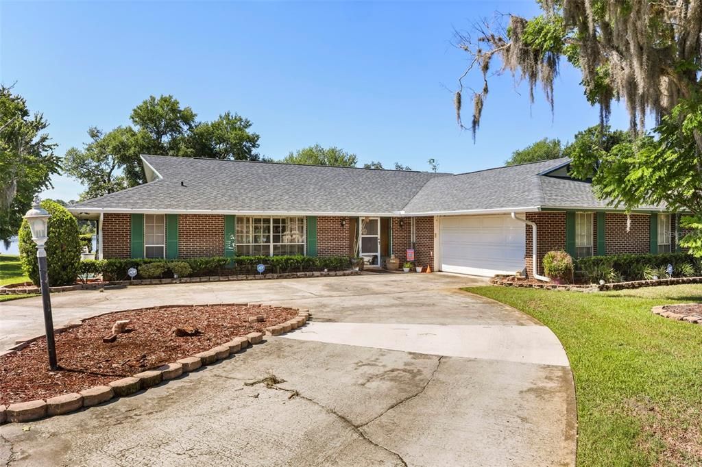 For Sale: $550,000 (4 beds, 2 baths, 1872 Square Feet)