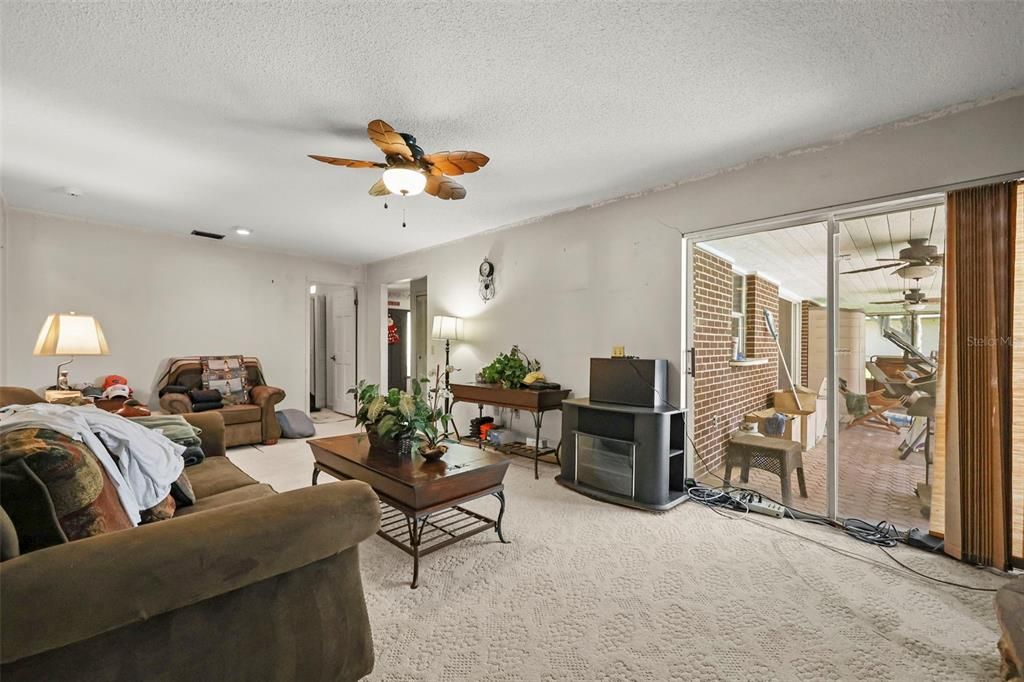 For Sale: $550,000 (4 beds, 2 baths, 1872 Square Feet)