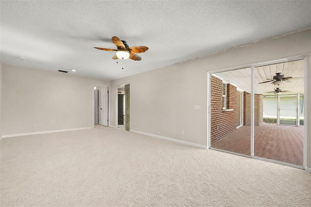 For Sale: $550,000 (4 beds, 2 baths, 1872 Square Feet)