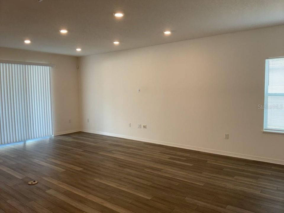 En Venta: $394,500 (4 camas, 3 baños, 2151 Pies cuadrados)