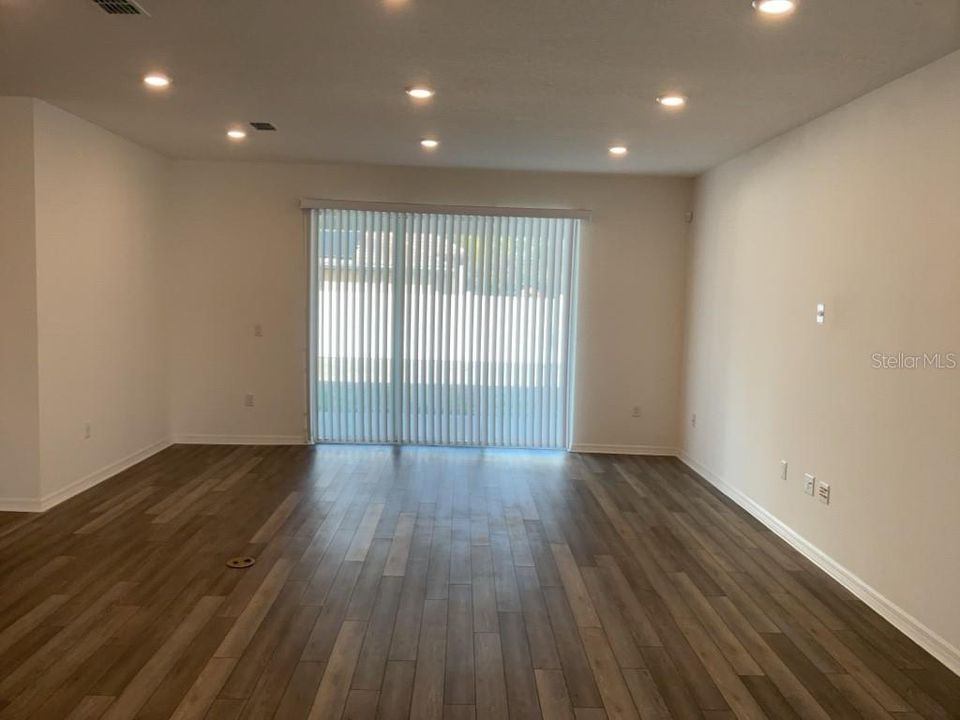 En Venta: $394,500 (4 camas, 3 baños, 2151 Pies cuadrados)