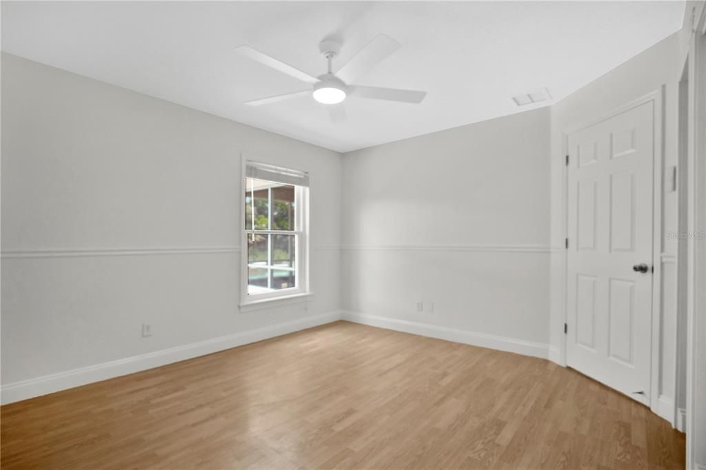 En Venta: $599,900 (4 camas, 4 baños, 2405 Pies cuadrados)