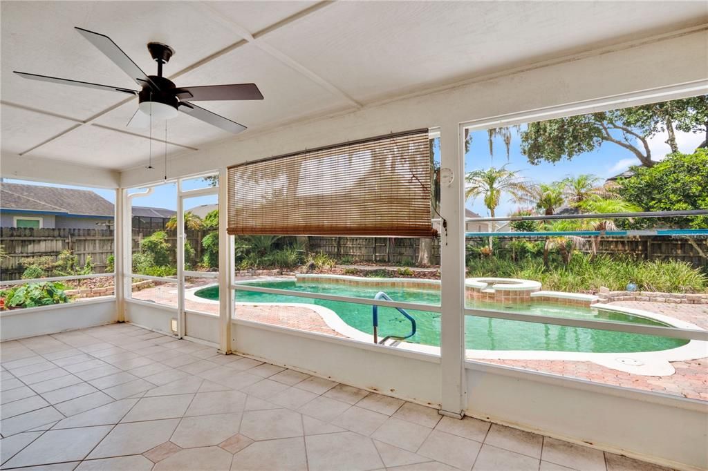 En Venta: $599,900 (4 camas, 4 baños, 2405 Pies cuadrados)