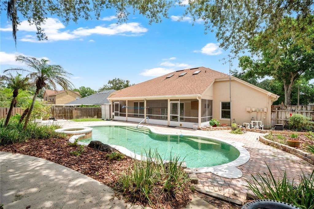 En Venta: $599,900 (4 camas, 4 baños, 2405 Pies cuadrados)
