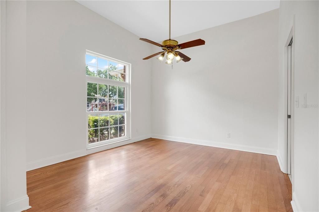 En Venta: $599,900 (4 camas, 4 baños, 2405 Pies cuadrados)