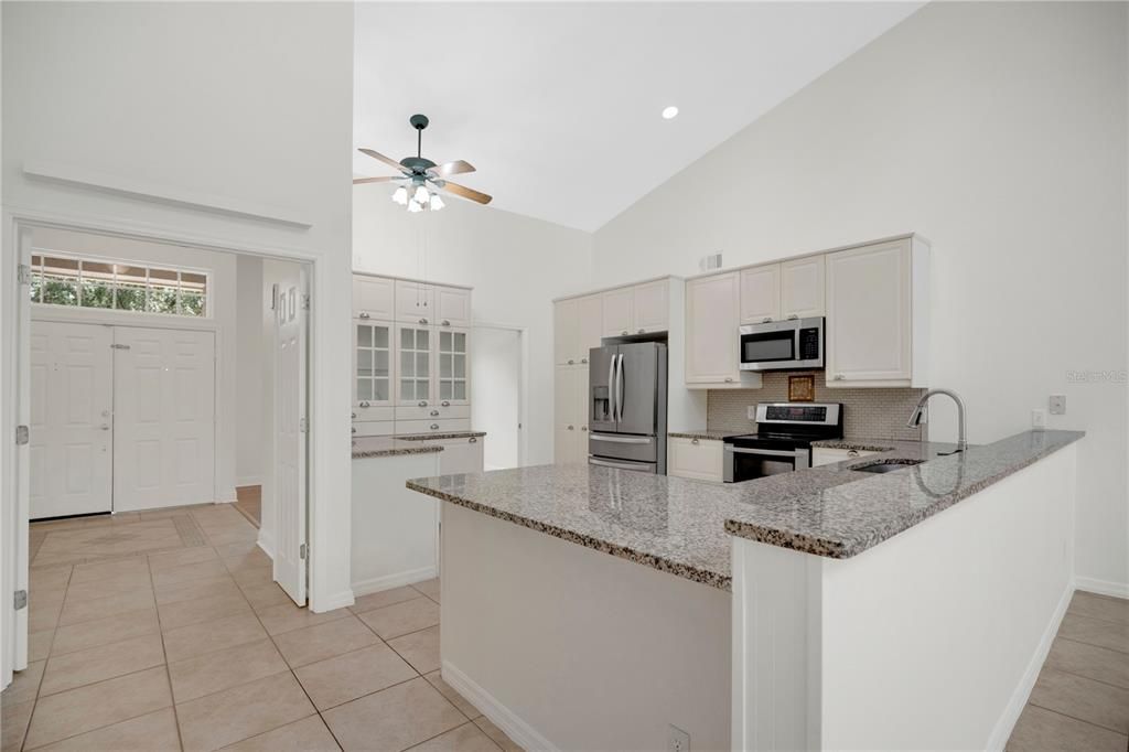 En Venta: $599,900 (4 camas, 4 baños, 2405 Pies cuadrados)