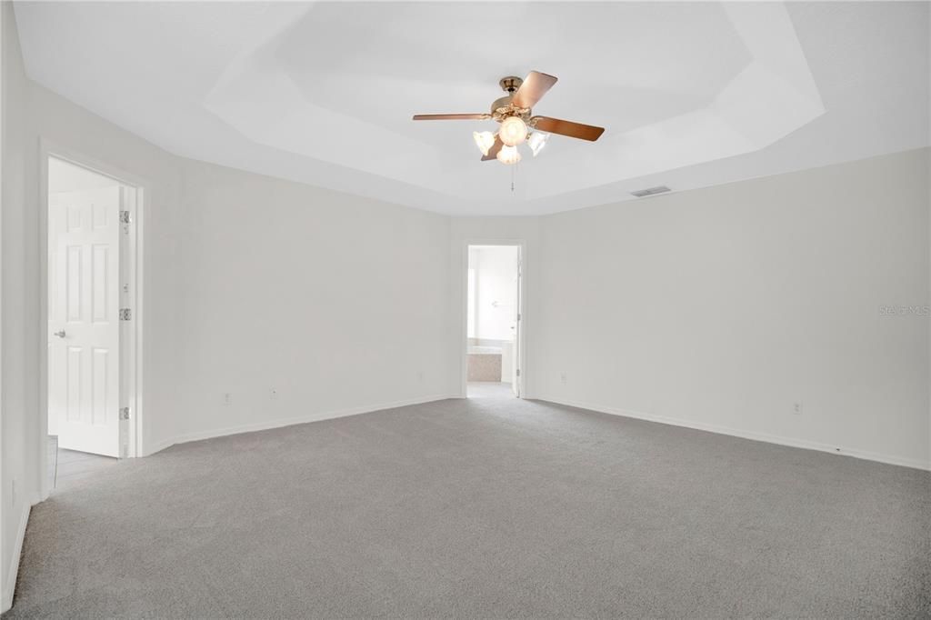 En Venta: $599,900 (4 camas, 4 baños, 2405 Pies cuadrados)