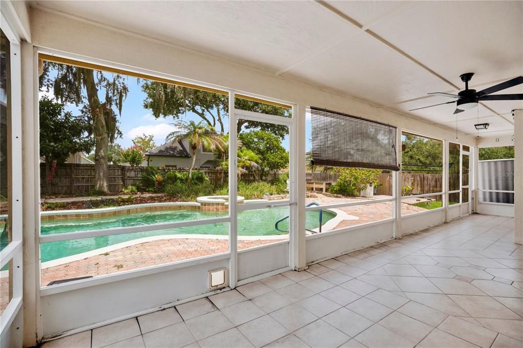 En Venta: $599,900 (4 camas, 4 baños, 2405 Pies cuadrados)