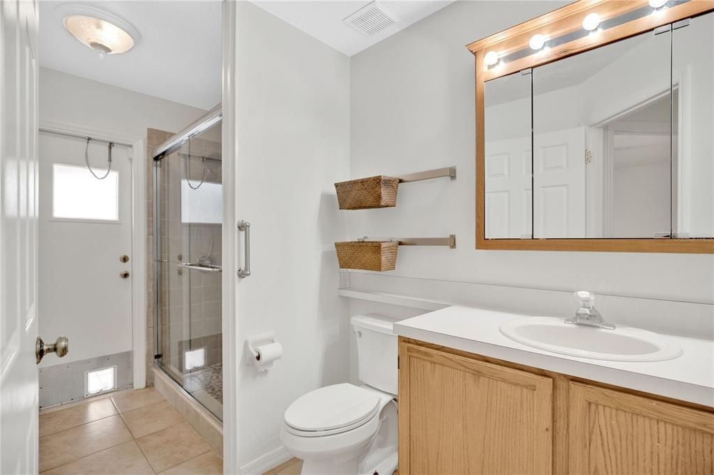 En Venta: $599,900 (4 camas, 4 baños, 2405 Pies cuadrados)