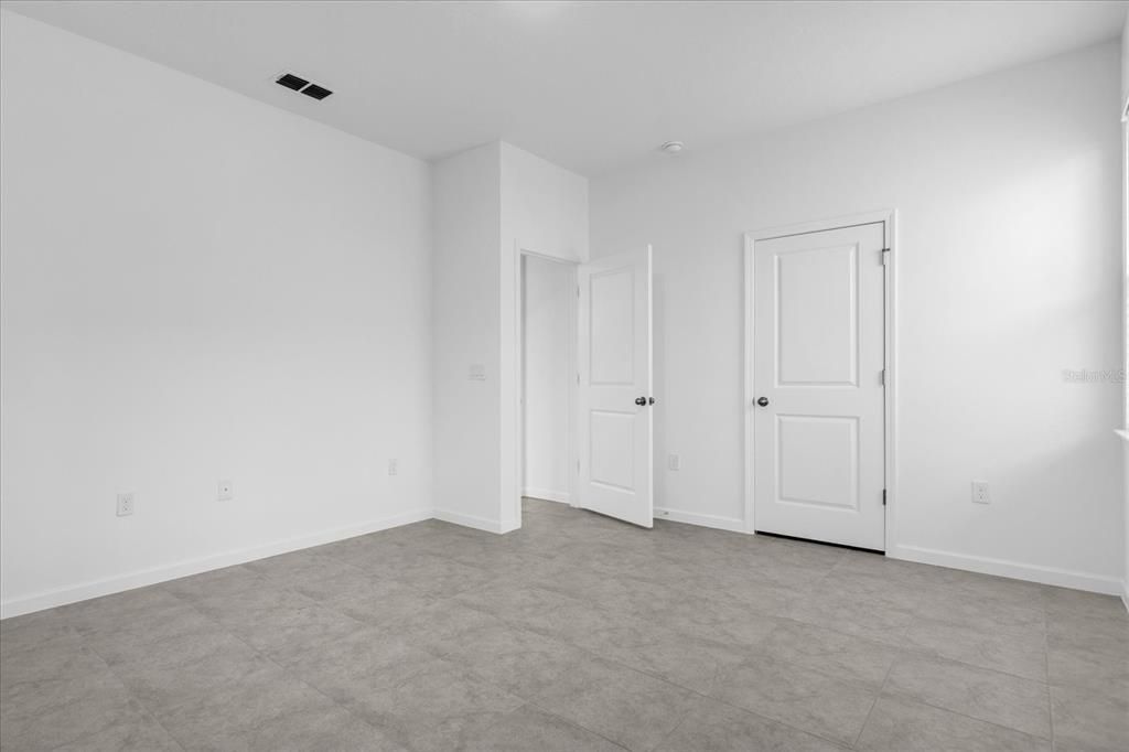 For Sale: $399,990 (4 beds, 2 baths, 1987 Square Feet)