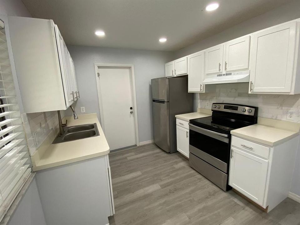 For Sale: $209,000 (2 beds, 1 baths, 857 Square Feet)
