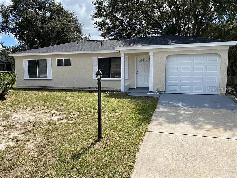 For Sale: $209,000 (2 beds, 1 baths, 857 Square Feet)