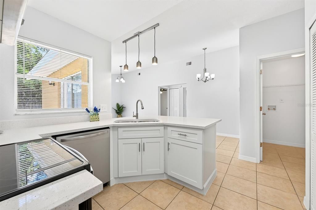 На продажу: $349,900 (3 спален, 2 ванн, 1525 Квадратных фут)