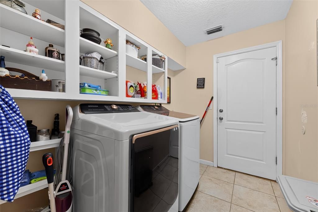 En Venta: $590,000 (4 camas, 4 baños, 2268 Pies cuadrados)