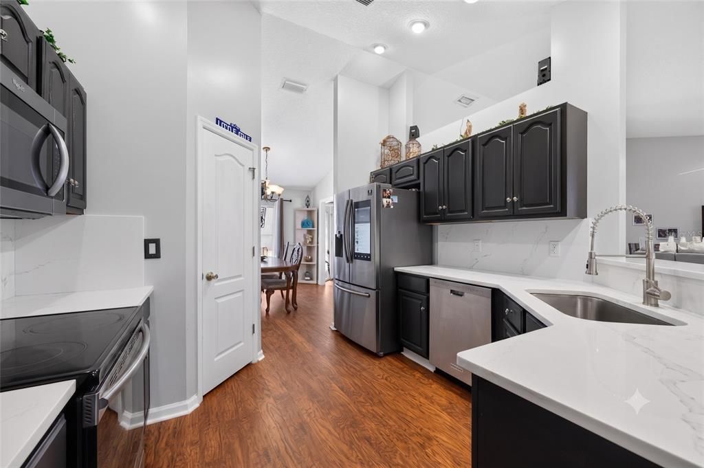 En Venta: $590,000 (4 camas, 4 baños, 2268 Pies cuadrados)