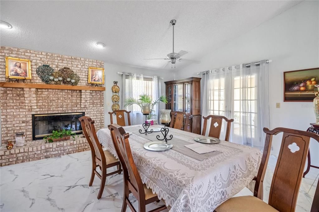 На продажу: $365,000 (3 спален, 2 ванн, 1864 Квадратных фут)